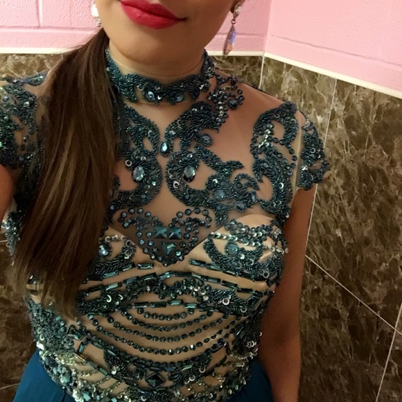 Dress - Picture 7 of 8